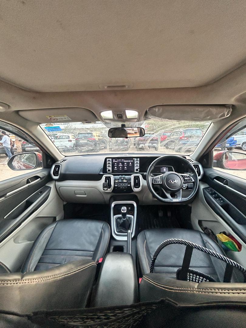 kia sonet sunroof view 2