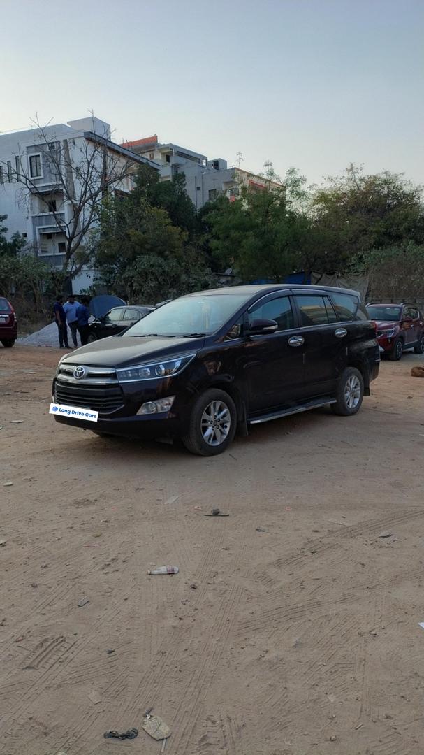 innova crysta diesel view 4